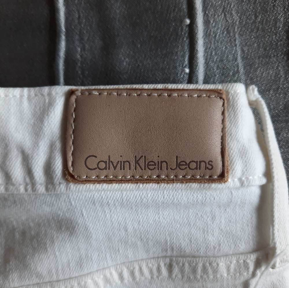 Calvin Klein White Jeans Sz 29 Slim Boyfriend Midrise Straight Leg Distressed - Picture 14 of 16
